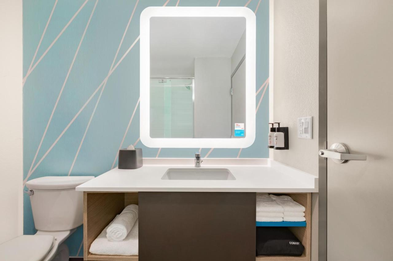 Avid Hotels Milwaukee West - Waukesha By Ihg Pewaukee Dış mekan fotoğraf