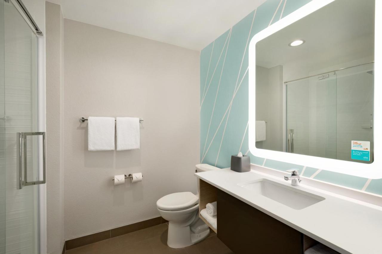 Avid Hotels Milwaukee West - Waukesha By Ihg Pewaukee Dış mekan fotoğraf