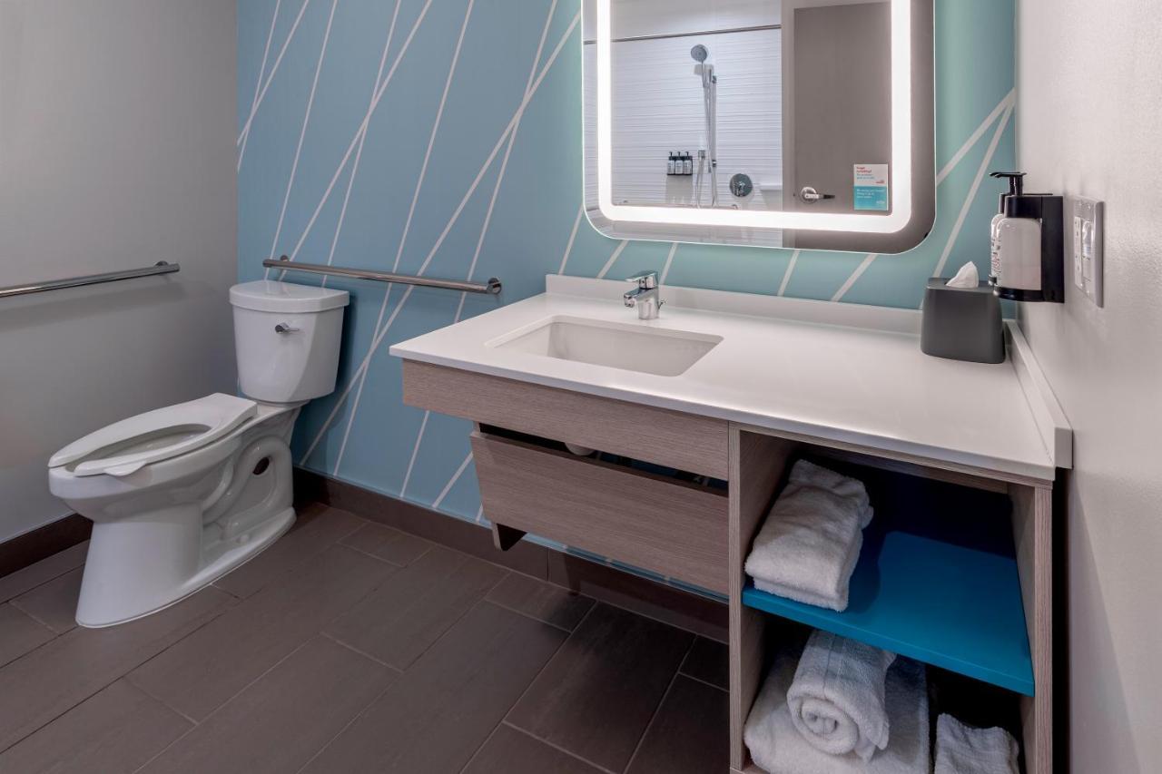 Avid Hotels Milwaukee West - Waukesha By Ihg Pewaukee Dış mekan fotoğraf